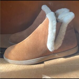 Lamo boots size 10